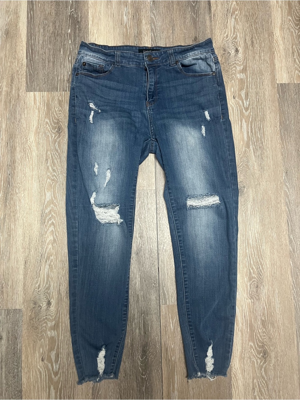 Distressed Boyfriend Jeans in Medium Blue